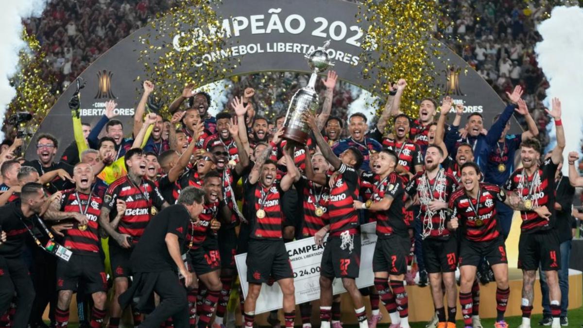 Danilo le da la Copa Libertadores al Flamengo de Filipe Luis