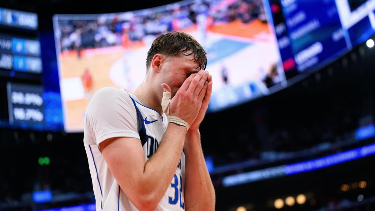 Cooper Flagg da un golpe sobre la mesa