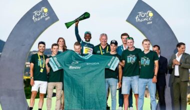 Biniam Girmay, una de las piezas más codiciadas del pelotón, sigue sin definir su futuro, aunque se le vincula con el NSN de Andrés Iniesta