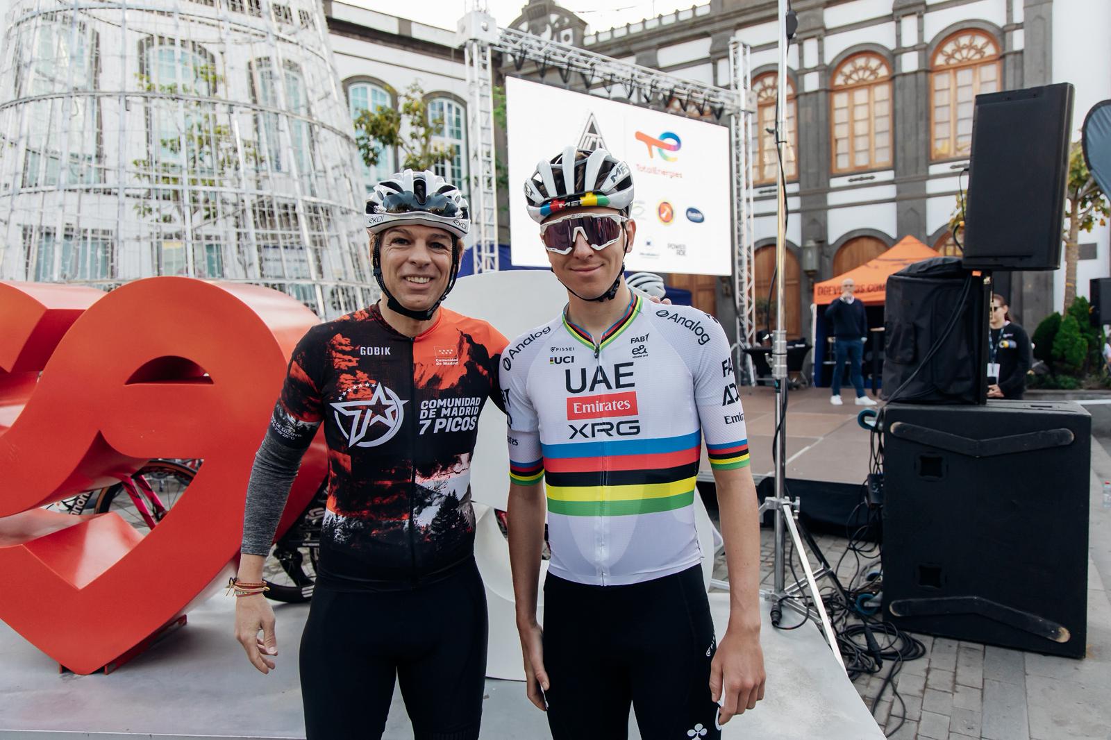 Alberto Tomé, con Tadej Pogacar.