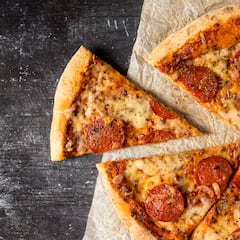 Piden a una famosa pizzería y no dan crédito con lo que encuentran en el postre: “Nos las han traído llenas de moho”