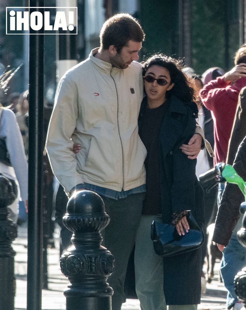 Muy sonrientes, Juan y Sophia son la viva imagen de la felicidad