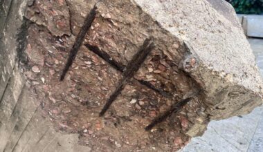 La escultura de Chillida instalada en la Rambla de Palma se desintegra