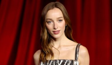 Phoebe Dynevor sorprende con un corte 'bob' moderno (y más rubio) que transforma por completo su imagen