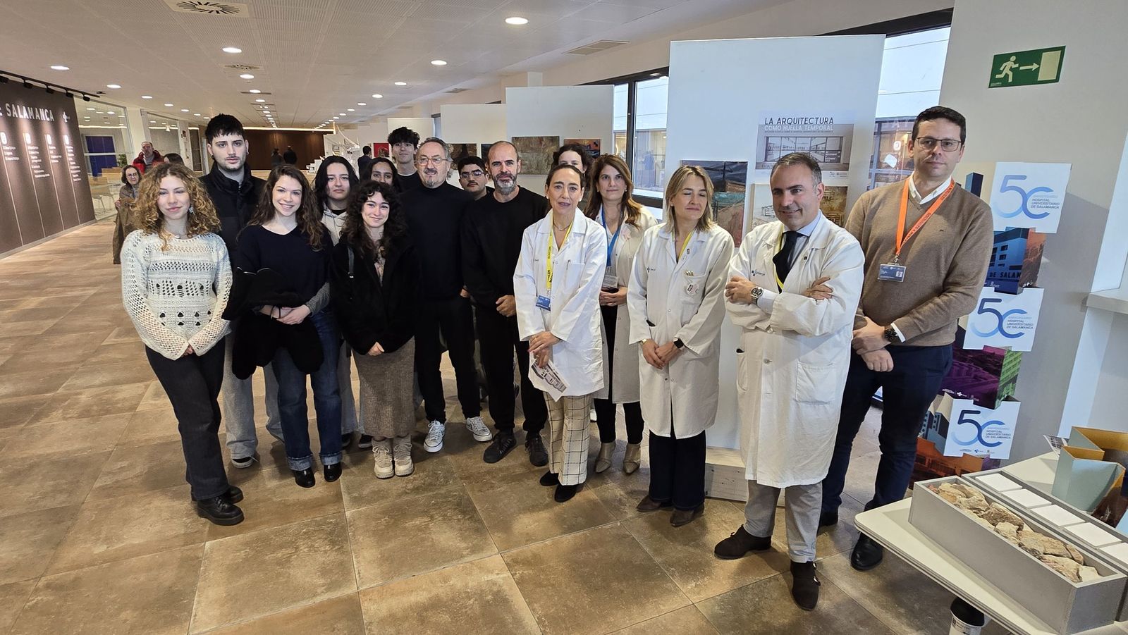 “La arquitectura como huella temporal: reflexión plástica sobre el Hospital Universitario de Salamanca” “La arquitectura como huella temporal: reflexión plástica sobre el Hospital Universitario de Salamanca”