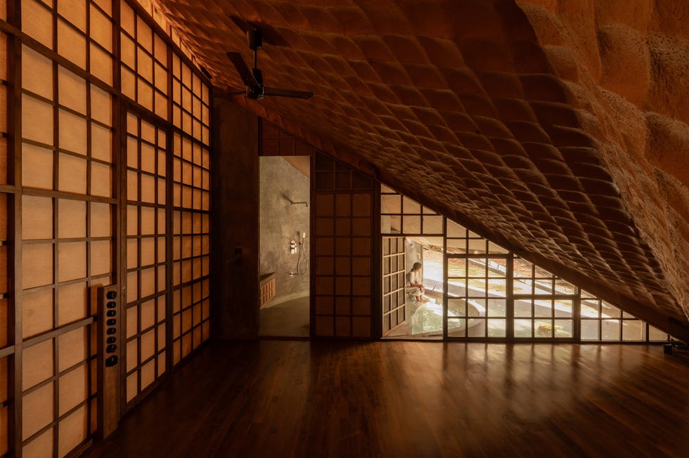 casa campo puente colgante hecha barro ecosistema vivo