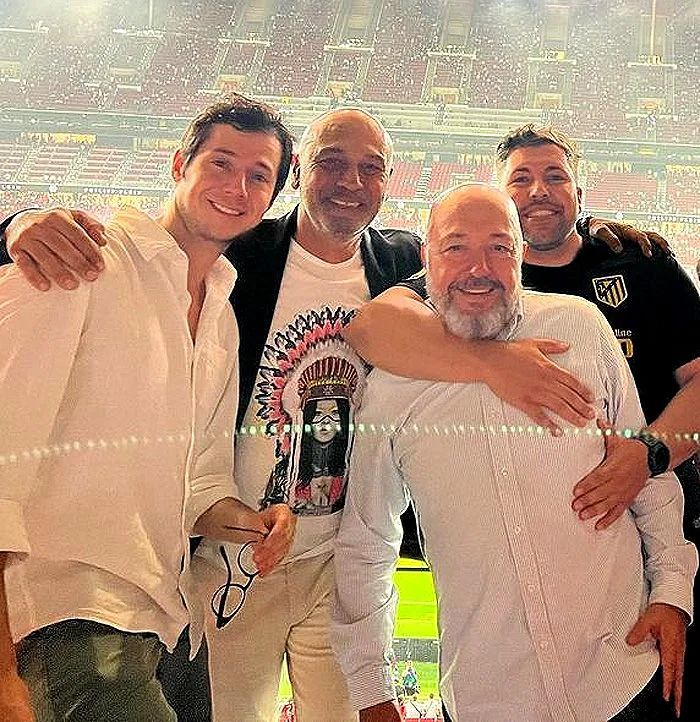 Kike con su padre, Enrique Quintana, su tío Juan Muñoz y su primo Álvaro