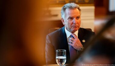 EE.UU. negocia en secreto con Rusia para finalizar la guerra – DW – 19/11/2025