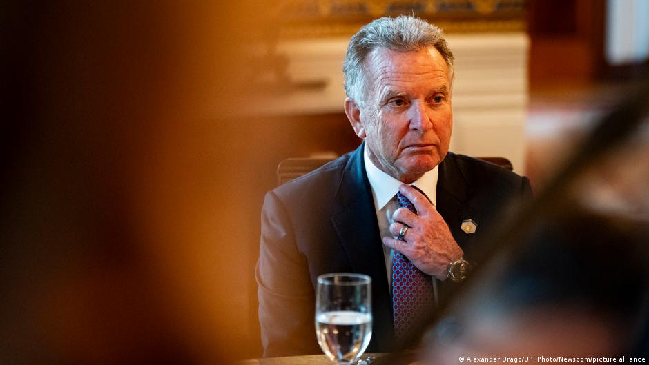 EE.UU. negocia en secreto con Rusia para finalizar la guerra – DW – 19/11/2025