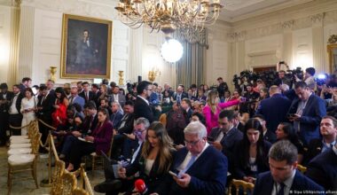 Donald Trump trata de “estúpida” a otra periodista en EE.UU. – DW – 28/11/2025