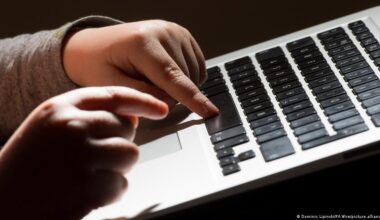 Fallo de Cloudfare causa caídas en X, ChatGPT y Canva – DW – 18/11/2025