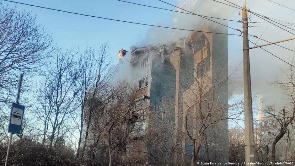 Ataques rusos matan a nueve personas en el oeste de Ucrania – DW – 19/11/2025