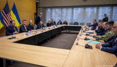 EE.UU. y Ucrania redactan nueva versión del plan de paz – DW – 24/11/2025