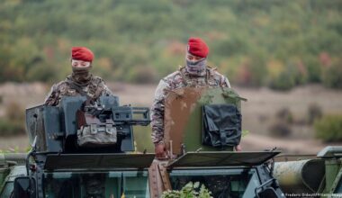 Macron anuncia un servicio militar voluntario de 10 meses – DW – 27/11/2025