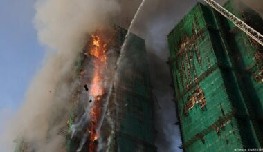 Incendio en edificio de Hong Kong deja al menos 4 muertos – DW – 26/11/2025