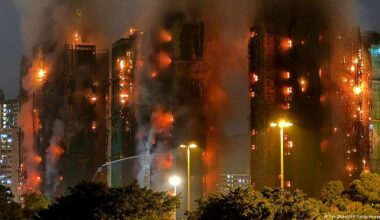 Dramática lucha de los bomberos contra incendio en Hong Kong – DW – 27/11/2025