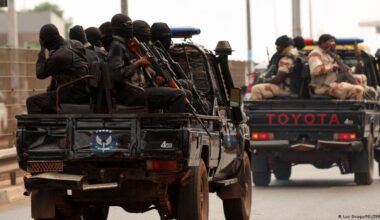 militares restringen acceso a redes sociales – DW – 27/11/2025