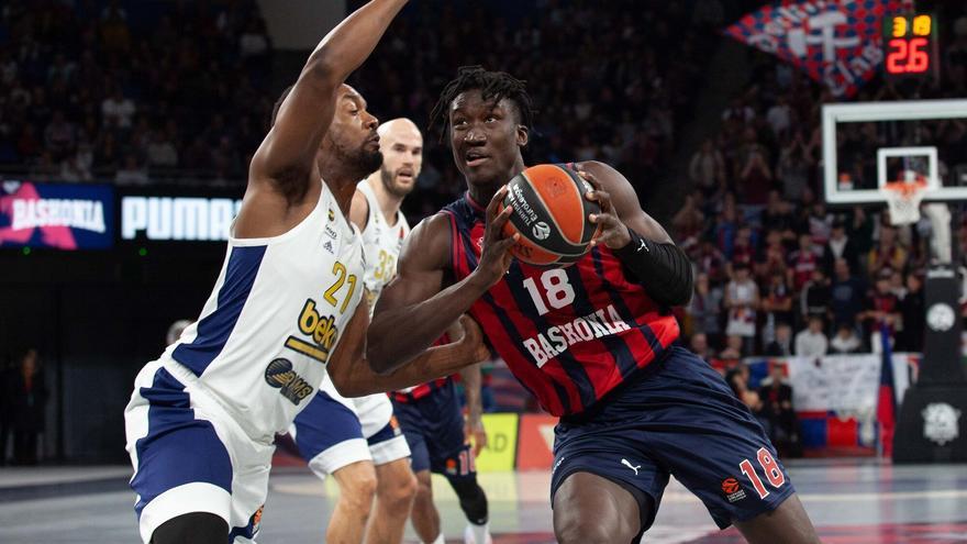 El trabajo de Khalifa Diop en busca de su despegue en el Baskonia