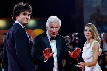 Gere y su familia se