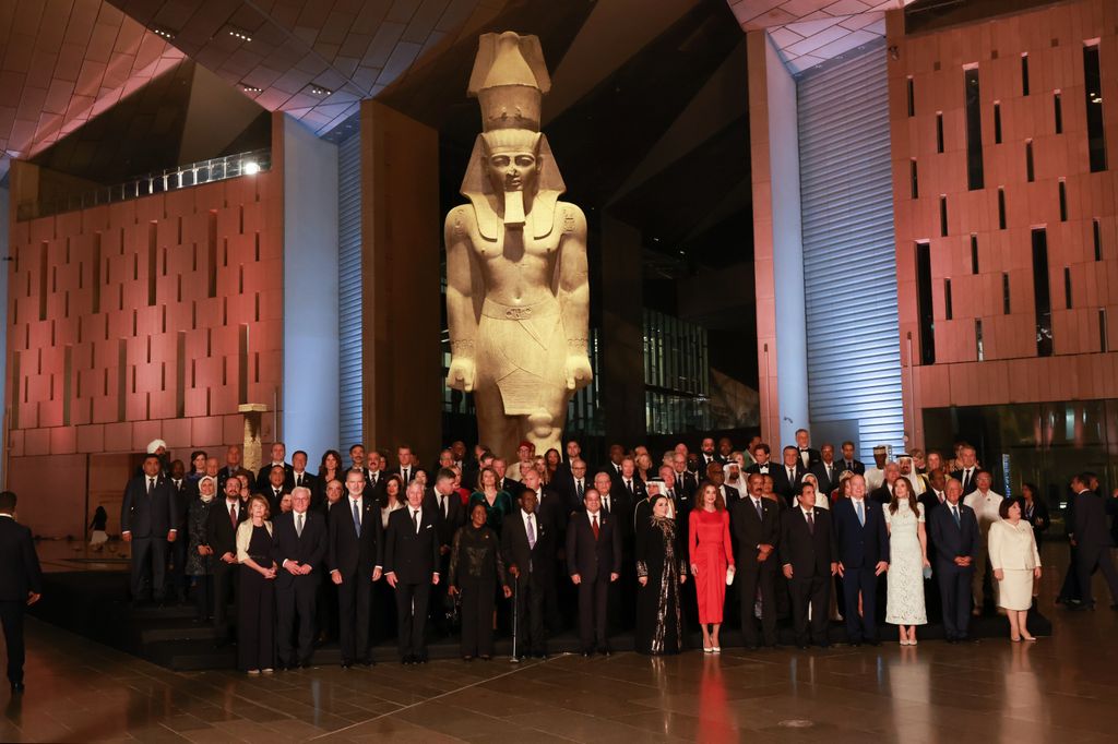 Mary de Dinamarca en la inauguración del Gran Museo Egipcio, 2025. 