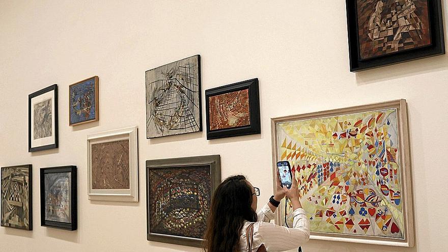 La exposición de Maria Helena Vieira da Silva se divide en ocho secciones temáticas.