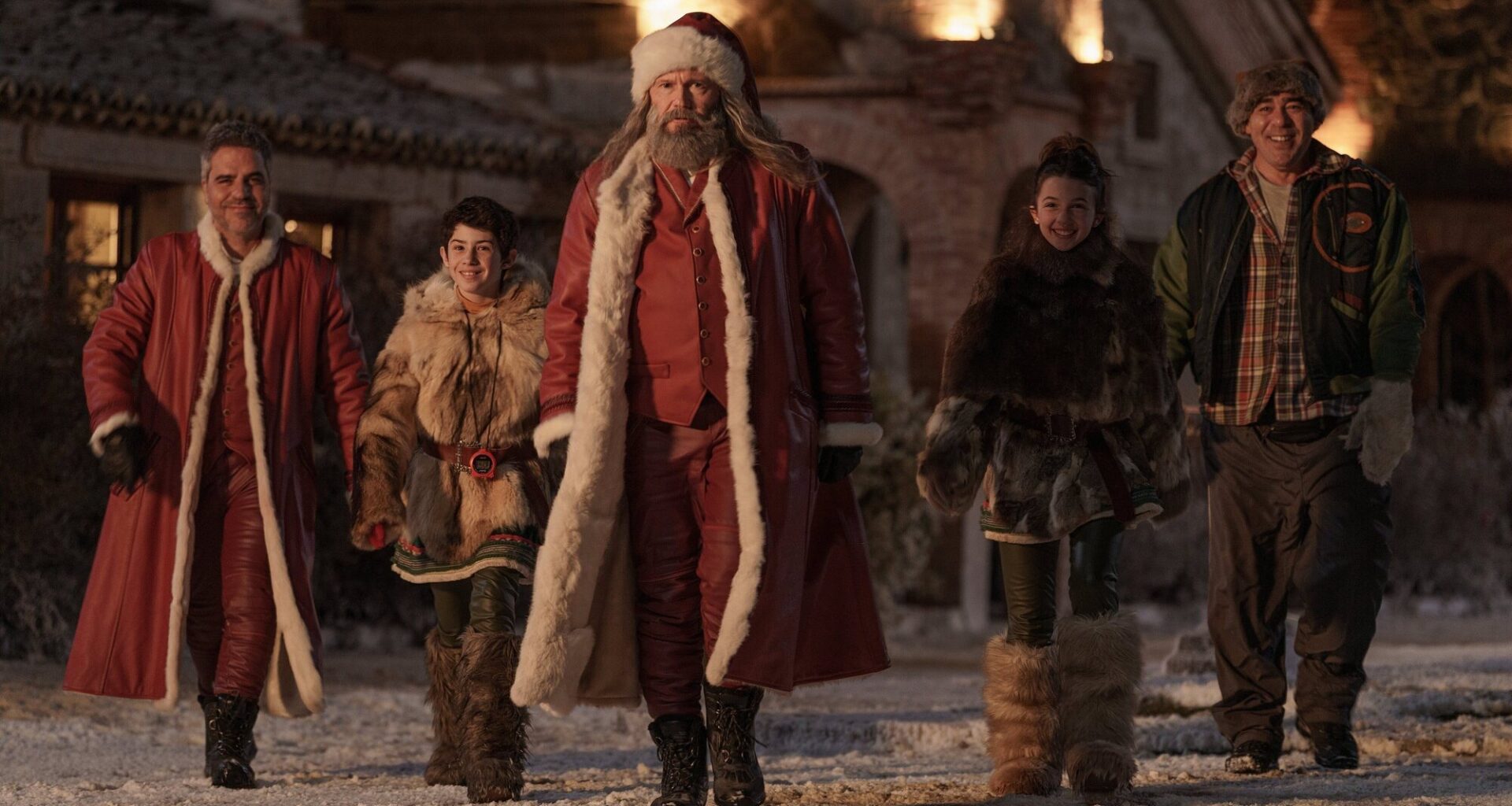 Primeras imágenes de 'La Navidad en sus manos 2' con Santiago Segura dando el salto directo a Netflix