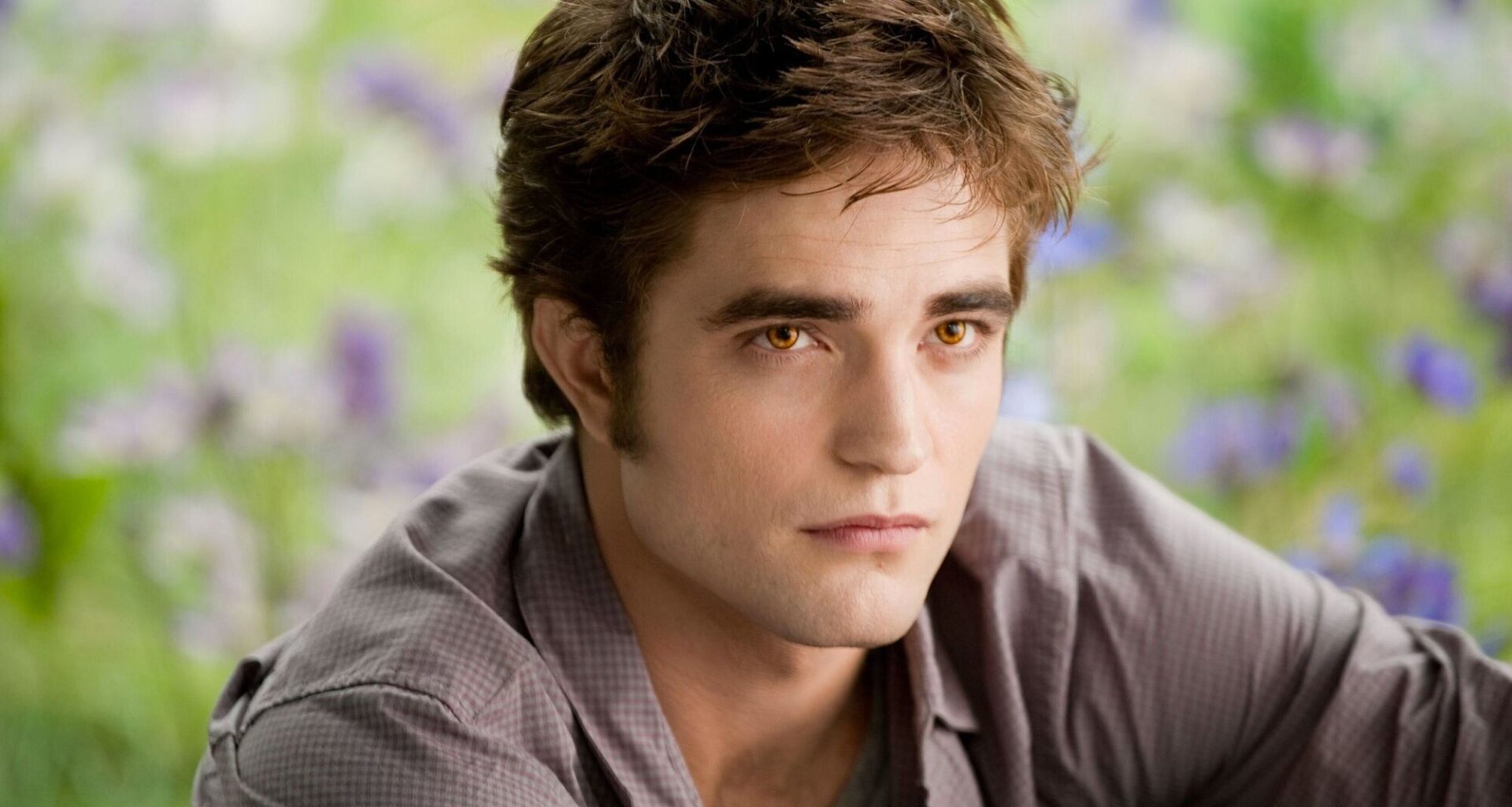 Robert Pattinson bromea con volver a 'Crepúsculo': "Me gusta quitarles papeles a actores más jóvenes"