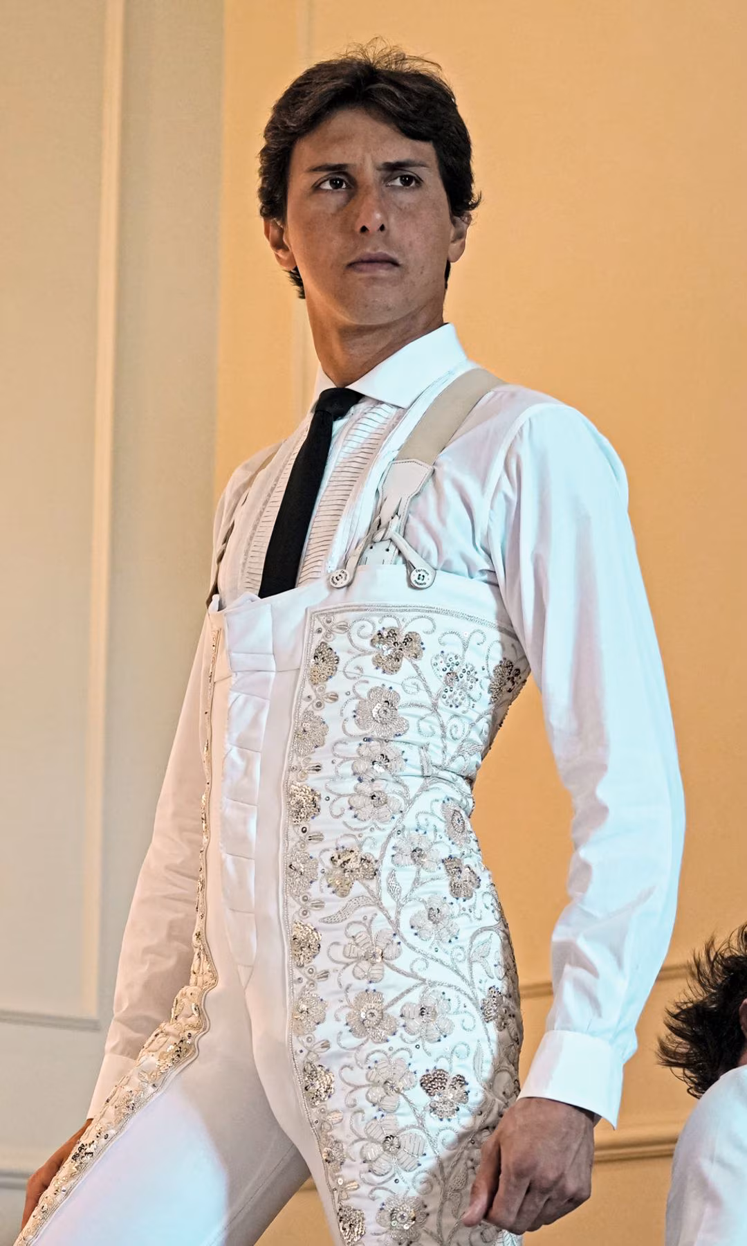 En un momento de intimidad mientras se vestía para la tarde más importante de su vida