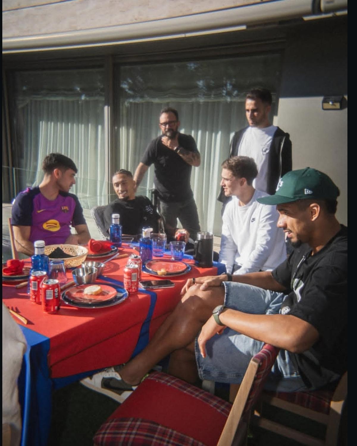 Imágenes de la comida en casa de Araujo