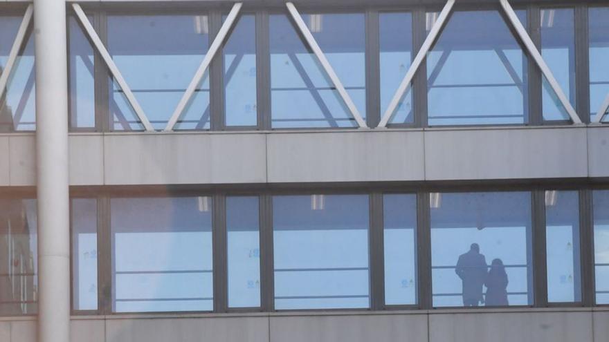 Vista exterior de pasillos del Hospital Universitario.