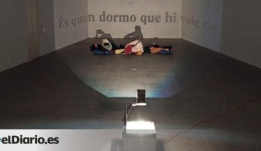 Una siesta en el Museo Reina Sofía para soñar con las vidas secretas y cansadas de la plantilla que lo saca adelante
