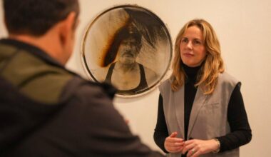 Óscar Cárdenas lleva sus retratos portuarios a la Sala Rivadavia de Cádiz