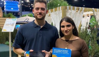 Martín Vasco y Lara Jiménez reciben un premio arquitectónico en Barcelona.