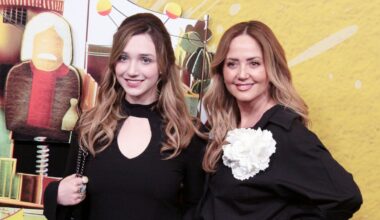 Nina Rubín hace sus pininos como tatuadora en la piel de sus papás