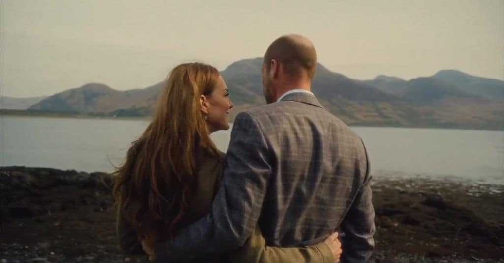 El primer video de 'Mother Nature' incluyó algunas tomas de la pareja en la isla de Mull, donde celebraron hace poco su aniversario de bodas-