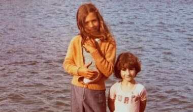 Nuria Roca abre su álbum más personal para felicitar a su hermana del alma