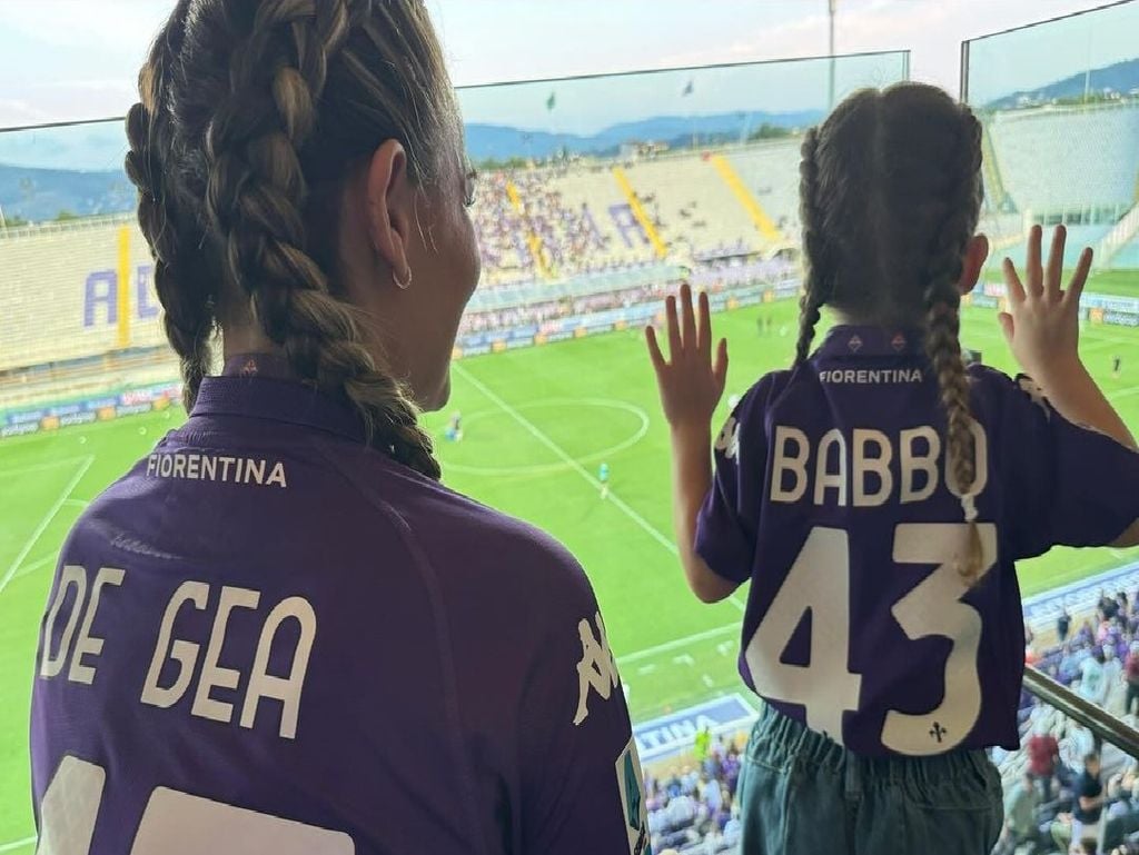 Edurne y Yanay animando a David De Gea