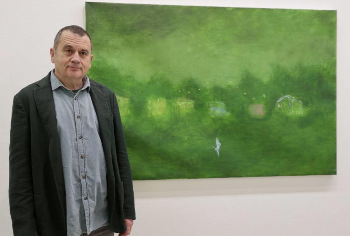 Amez junto a una de sus obras. | IRMA COLLÍN