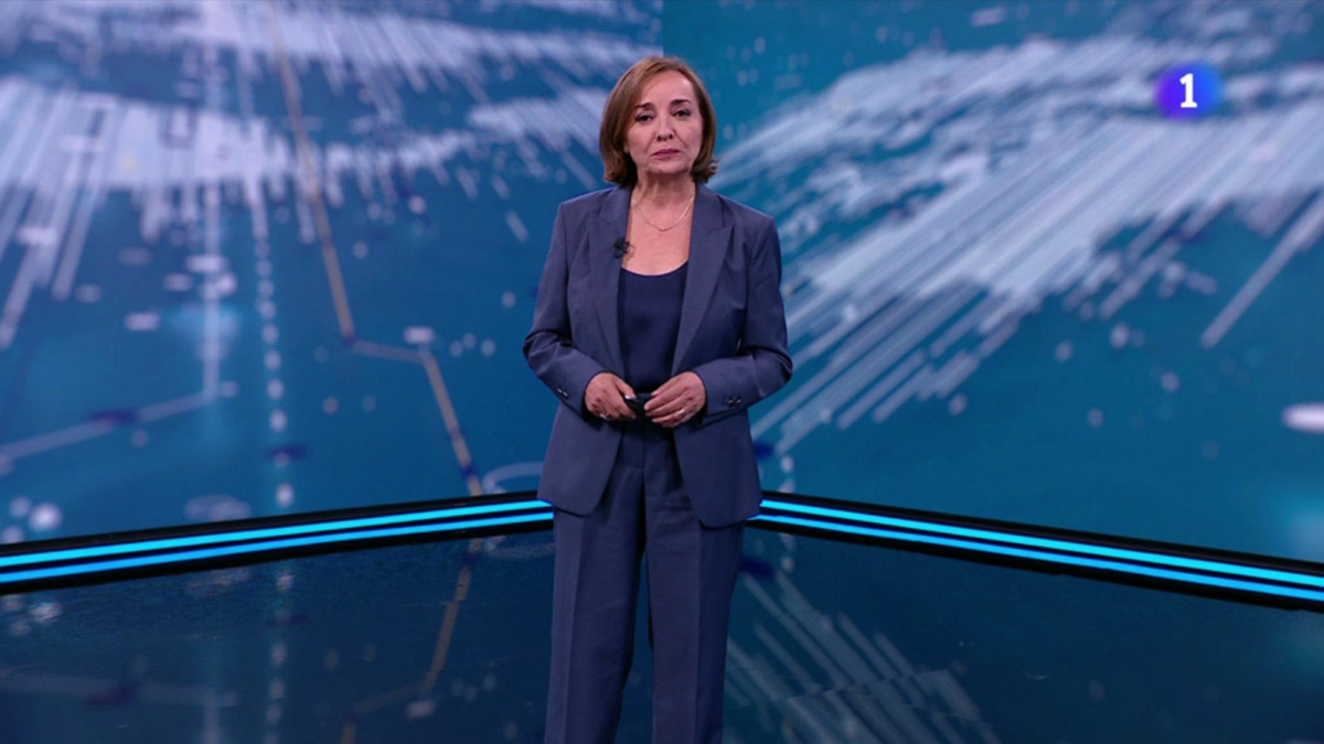 La apertura del 'Telediario' de Pepa Bueno se sale del guion en TVE y causa una atronadora reacción