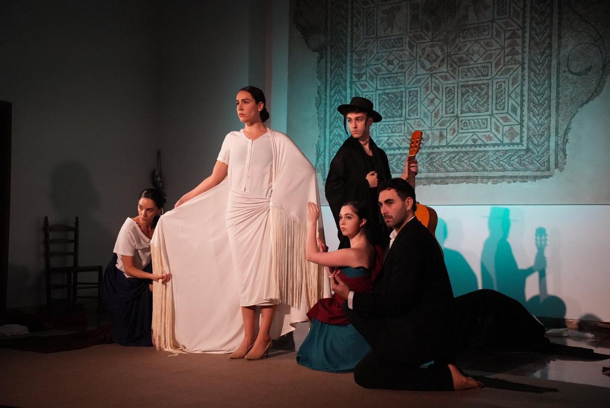 Córdoba La asociación Mojo de Caña representará el espectáculo Julio Romero de Torres: Tableaux Vivants en el salón de actos de la Fundación Antonio Gala