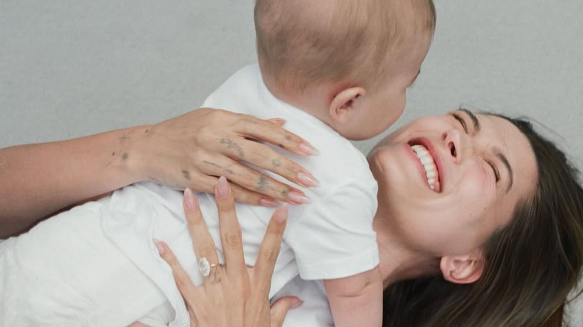 Jack Blues, igualito a su padre para celebrar los Grammy