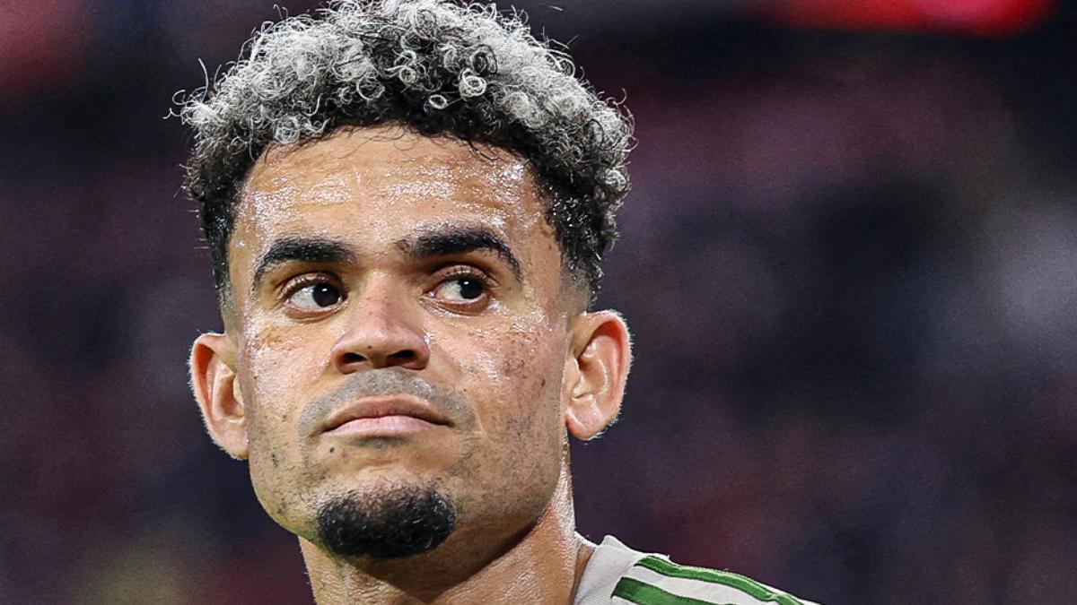 Luis Díaz firmó un doblete y fue expulsado por una entrada criminal a Achraf en el PSG-Bayern