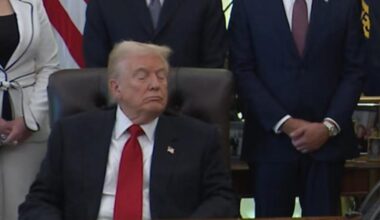 La pelea de Trump por mantener los ojos abiertos durante una reunión en la Casa Blanca