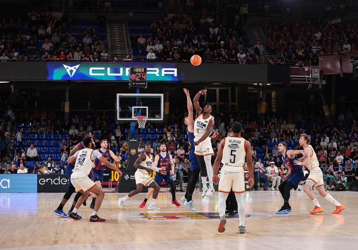 El UCAM CB Murcia asalta el Palau y derrota al Barcelona ocho años después, en imágenes