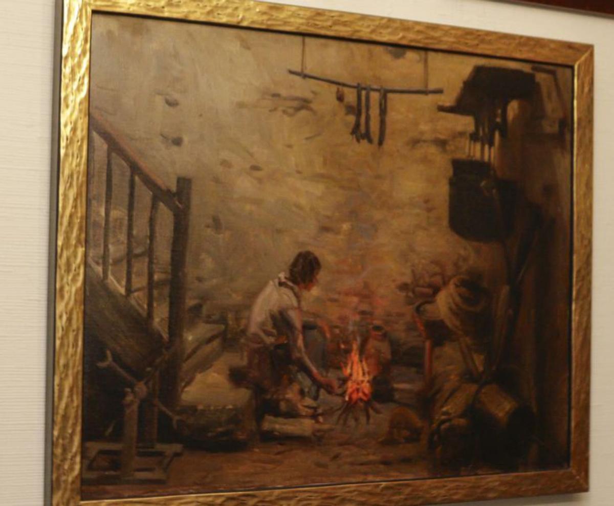 A la izquierda, la obra «Preparando la comida», de Manuel Medina; a la derecha, Medina -mirando a cámara- con el poeta Alfonso Camín. | LUCAS CID / ARCHIVO MUNICIPAL DE GIJÓN, COLECCIÓN C. SUÁREZ