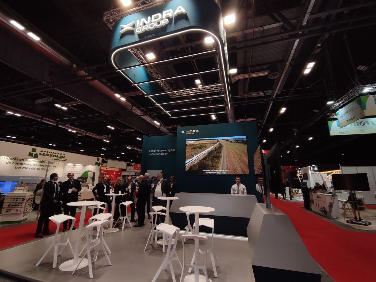 Indra presenta sus proyectos de digitalización para el 'tren inteligente' en Rail Live 2025 | Líder en Información Social