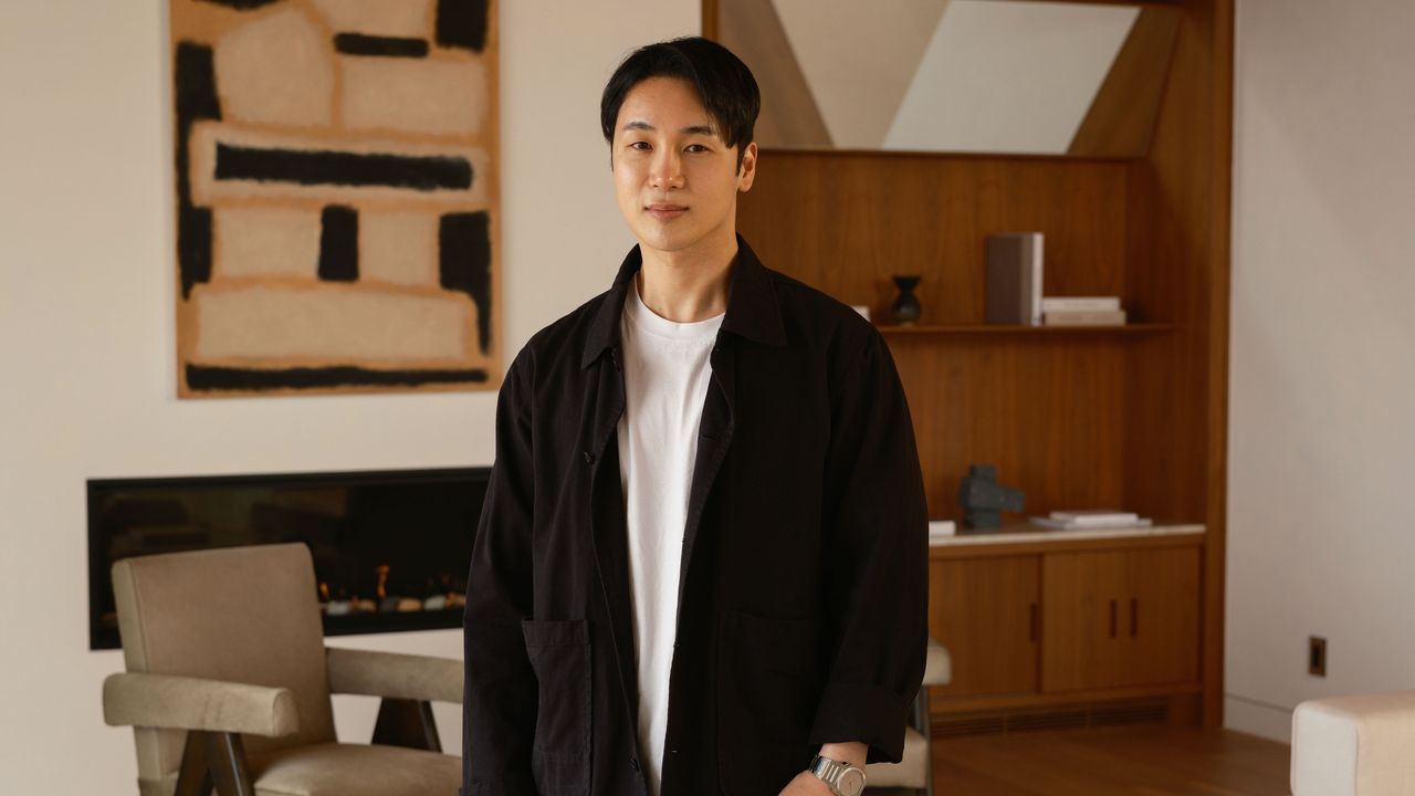 La estrella del diseño coreana, Teo Yang, firma una casa con colores sobrios, alfombras suaves y vistas al mar: “Buscaba armonizar las sensibilidades orientales y occidentales”