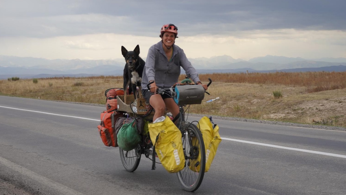 Del corazón de Italia al alma de China: la increíble travesía de Ana, una ciclista de Albacete