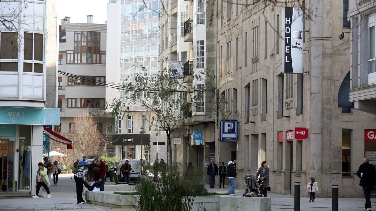 Una joven sufre un profundo corte causado por un cuchillo en un céntrico hotel vilagarciano