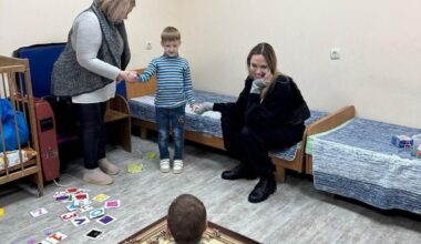 Angelina Jolie visita Jersón, una de las ciudades más peligrosas del frente ucraniano